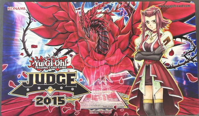 十六夜アキ&ブラック・ローズ・ドラゴン JUDGE プレイマット - カード