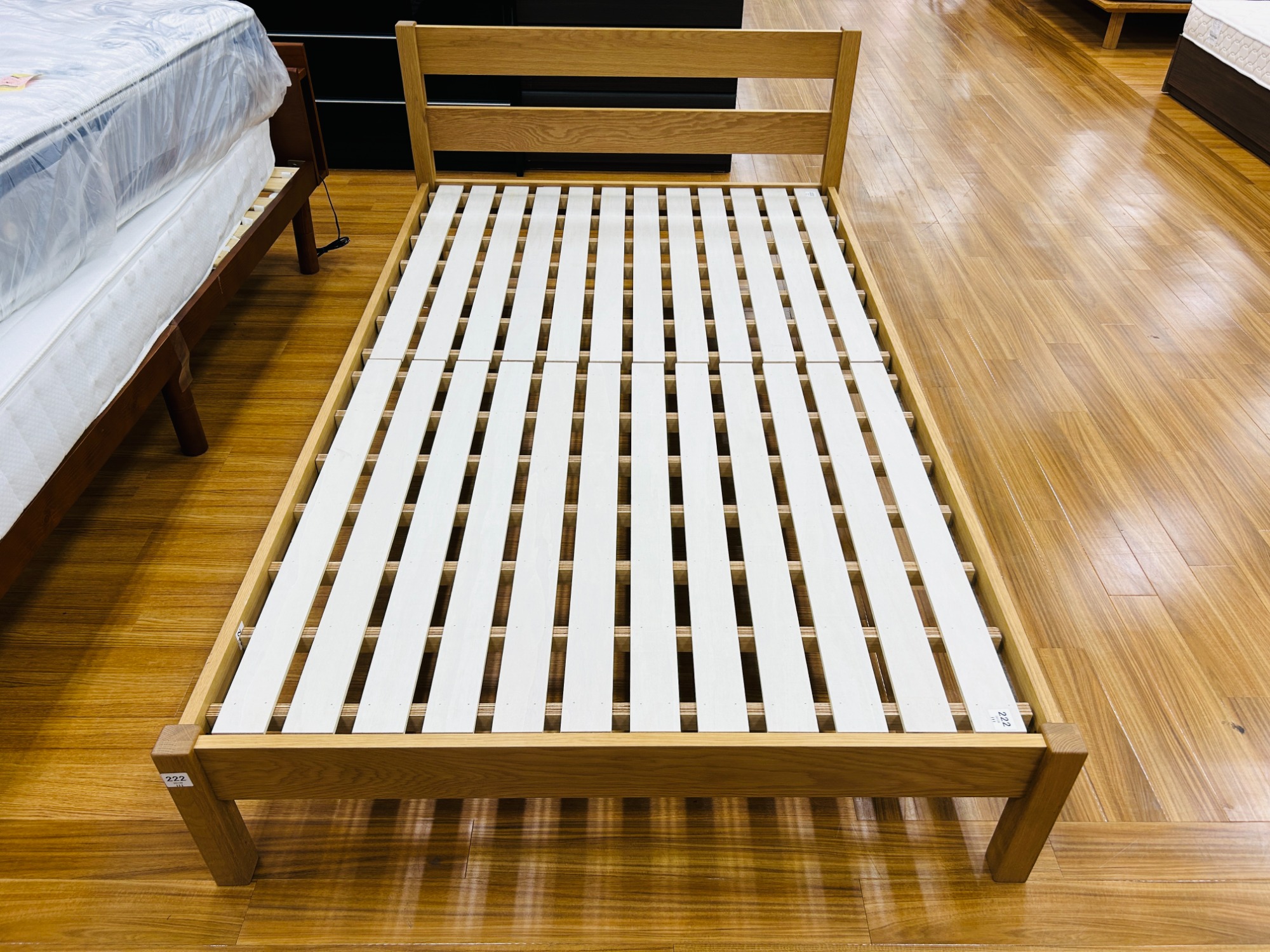 無印良品】オーク材を使用したセミダブルベッドフレーム入荷いたしまし