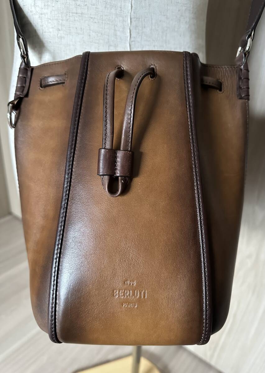 特注45万 Berluti Namsos Patine Leather Messenger Bag ベルルッティ