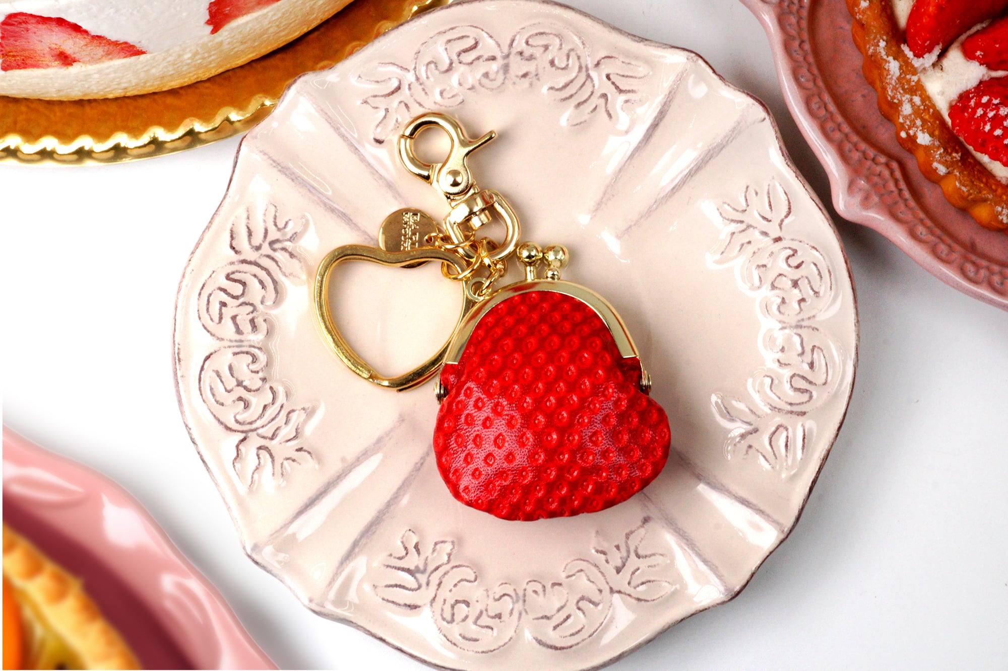 いちごな豆がま口のバッグチャーム（ハート二重リング＋ロゴプレート