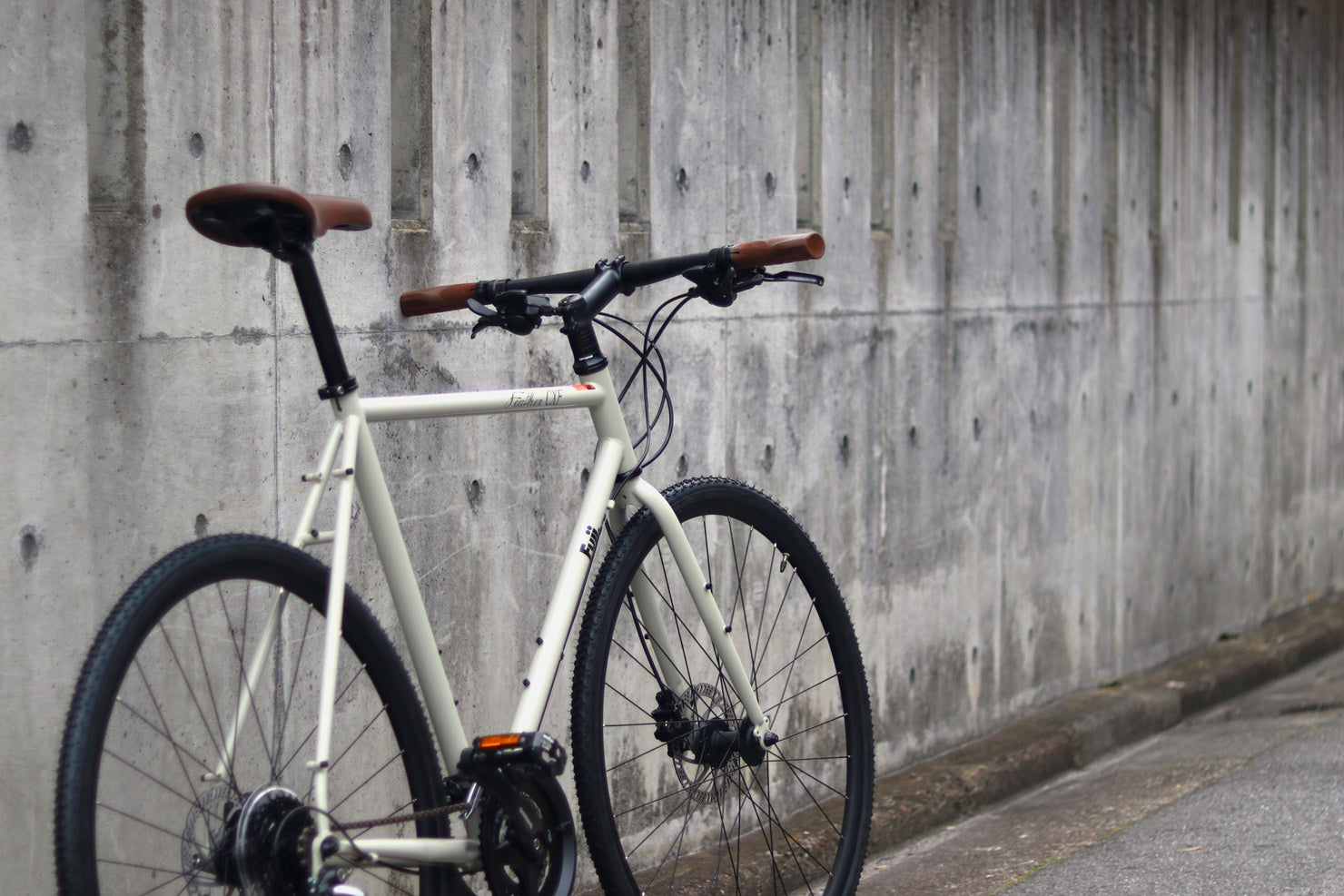 自分らしくアーバングラベルバイクに乗るならコレ！「FUJI FEATHER CX