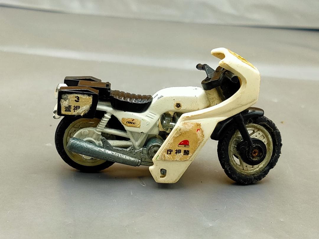 トミカ NO.4 ホンダ　白バイ　ミニカー ダイキャスト トミカ MC0087