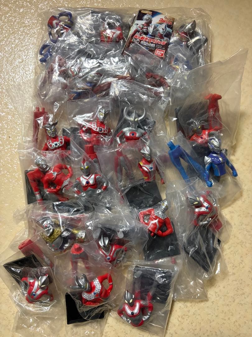 HGウルトラマン　台座付きシリーズ　ダブりなしセット　未開封