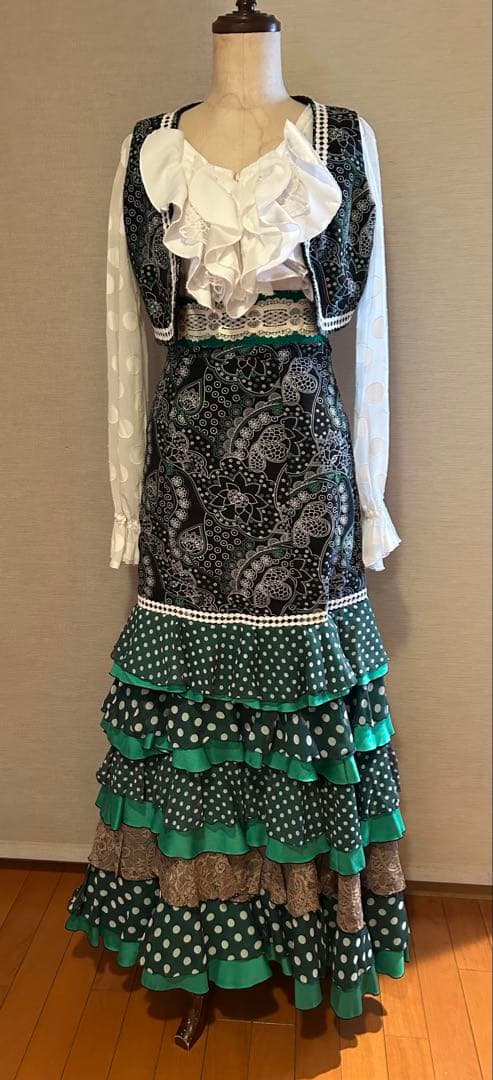フラメンコ衣装　ブラック・ホワイト・グリーンファルダブラウスチャレコ3点セット フラメンコ衣装 シフォンジョーゼット 紺地白水玉（I-1) 一点物 その他