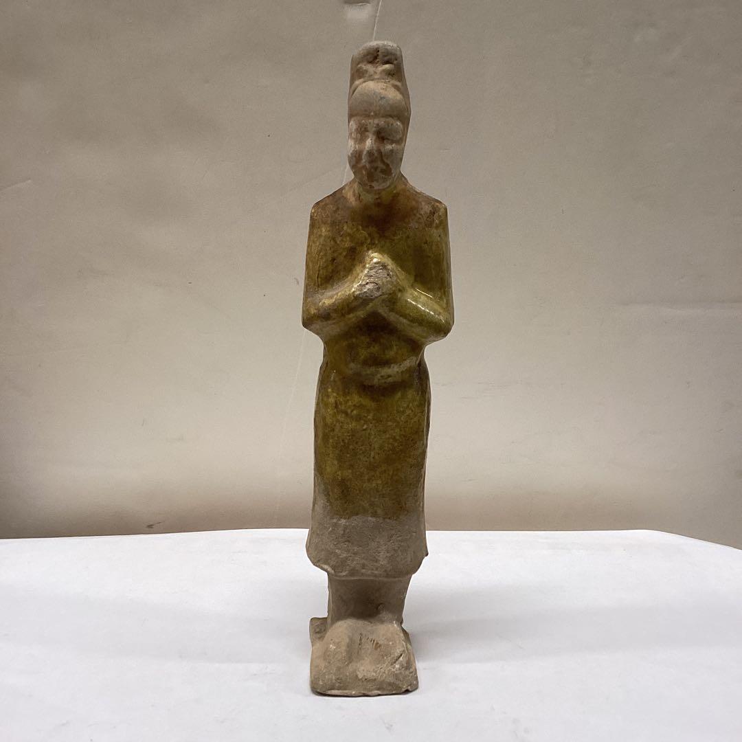 古代中国加彩佣(遼時代の兵士の像です) 2,200年前の「兵馬俑」と呼ばれる兵士の像は、1974年に中国の西安で