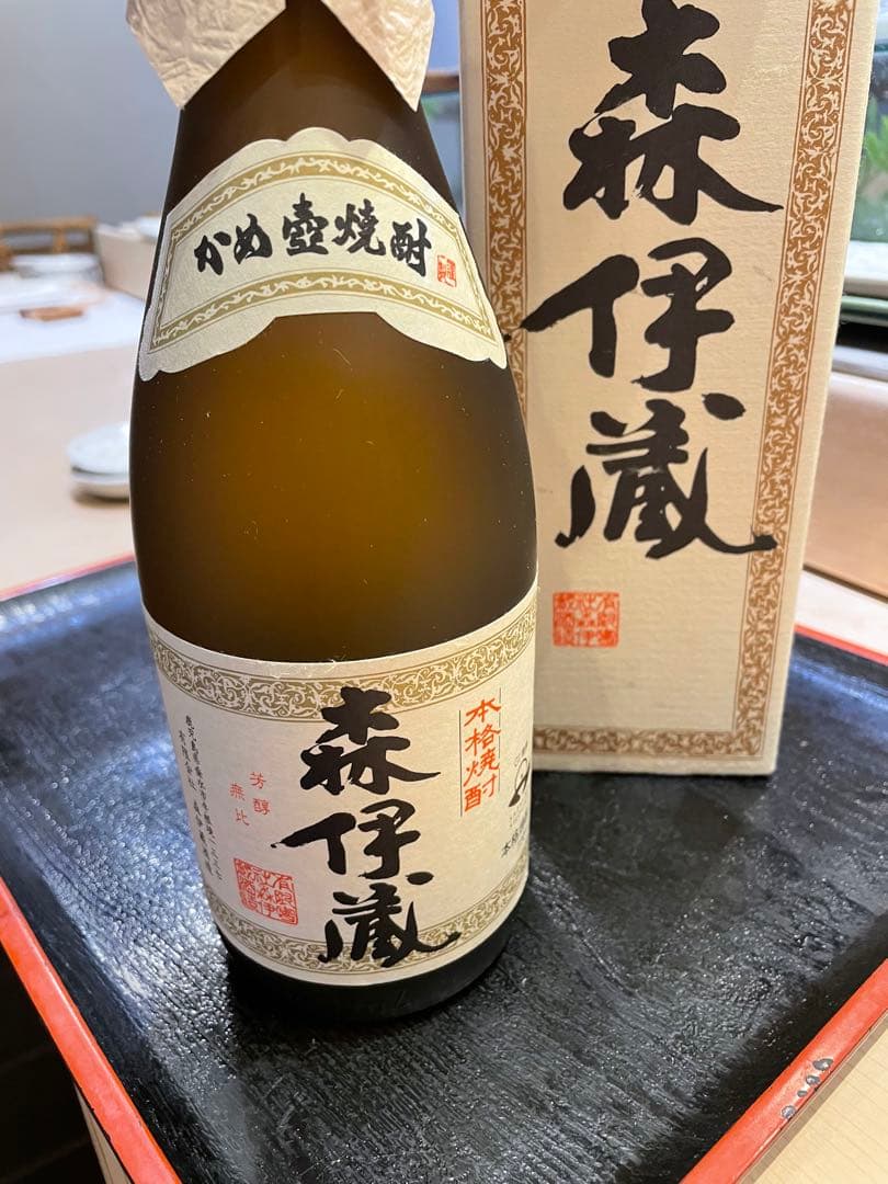 森伊蔵　写真の通りになります。 新品未使用未開封本格しょうちゅいた 森伊蔵 本格芋焼酎 1800ml 25度 箱なし 誕生日 プレゼント ギフト