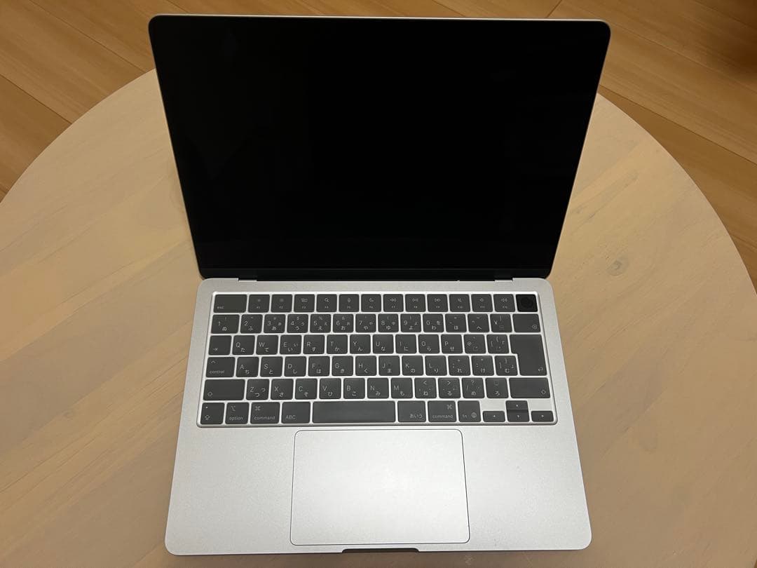 M4 MacBookAir 16GB/256GB シルバー整備品【充放電15回】 MacBook Air, 15 hüvelykes, M4 chip, 10 magos CPU, 10 magos GPU