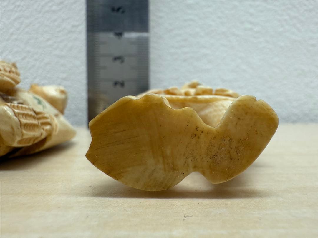 B*i様 時代提げ物 人物根付 天然素材 銘あり 2体セット - メルカリ