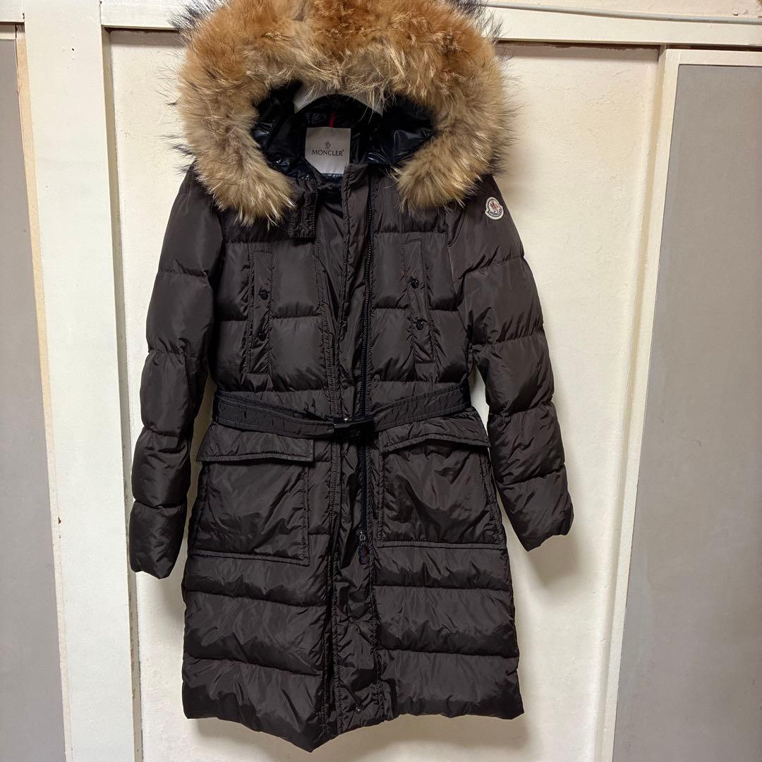MONCLER ブラウン ダウンジャケット ファー付き - メルカリ