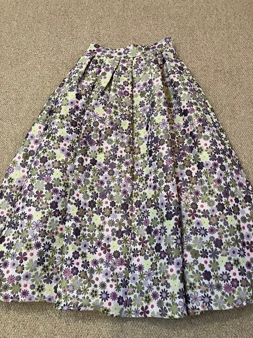 セブンテンの花柄ロングフレアスカート　Mサイズ