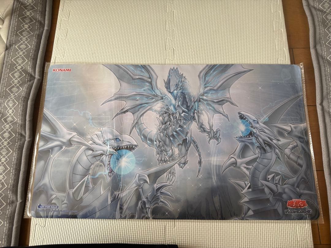 白き龍の威光 プレイマット 遊戯王の日 青眼 ブルーアイズ 未開封 遊戯王の日 プレイマット 白き龍の威光 新品 未開封 青眼の白龍 ブルー