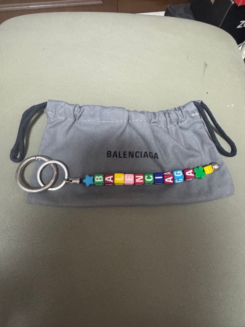 BALENCIAGA カラフルビーズキーホルダー 8e8b6c37860292a680d3b45e631baf