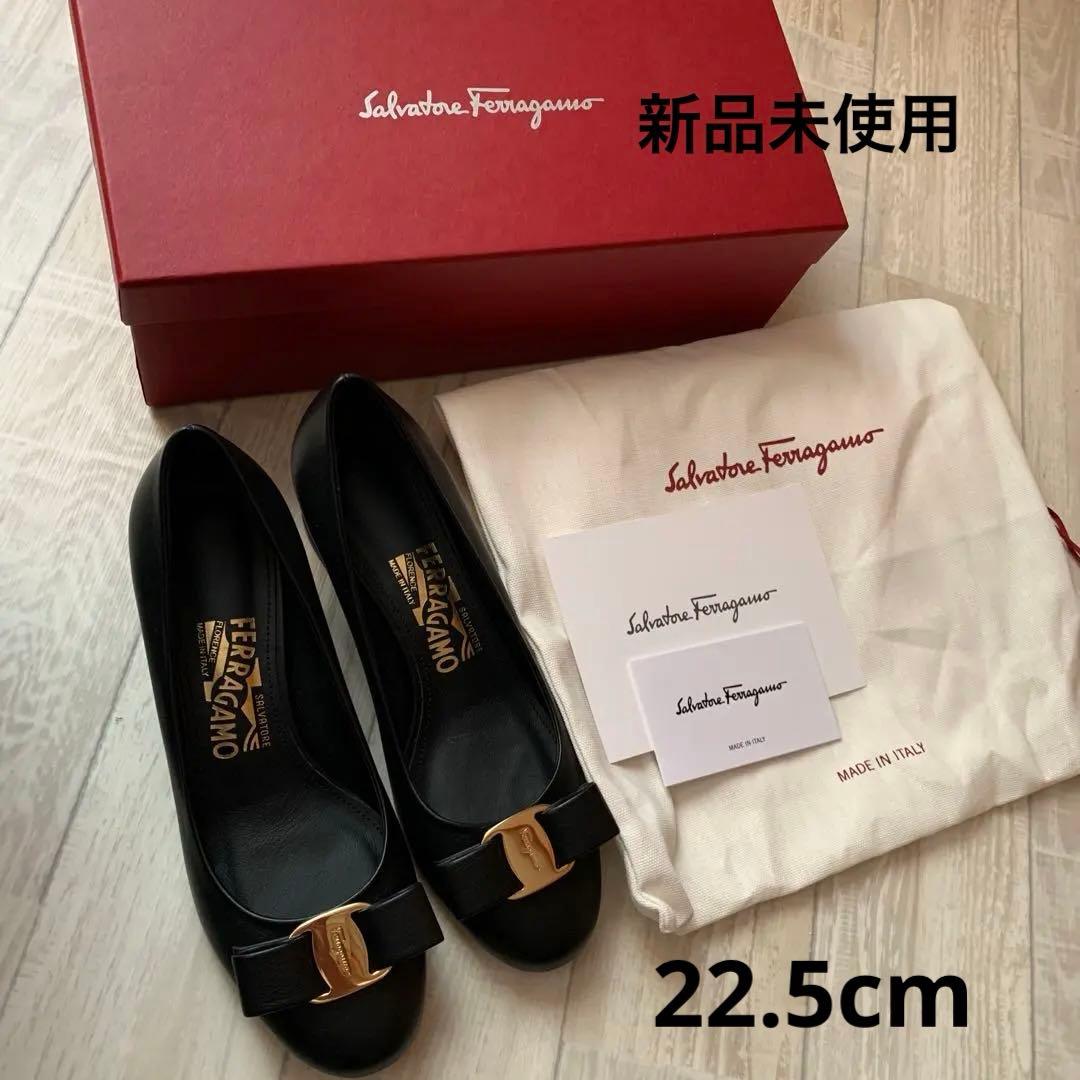 Salvatore Ferragamo VARA 17 ブラック