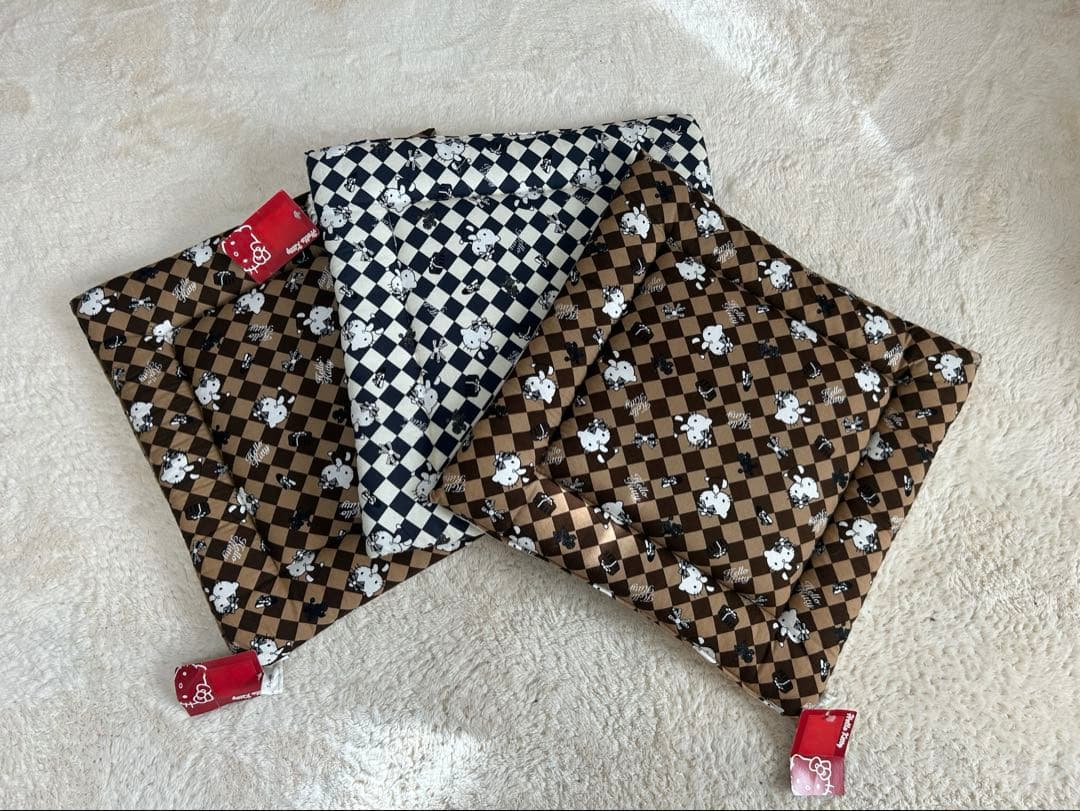 【新品タグ付】ハローキティ スクエアクッション 2枚セット 2003年 レトロ 2026年最新】ハローキティスクエアクッションの人気アイテム - メルカリ