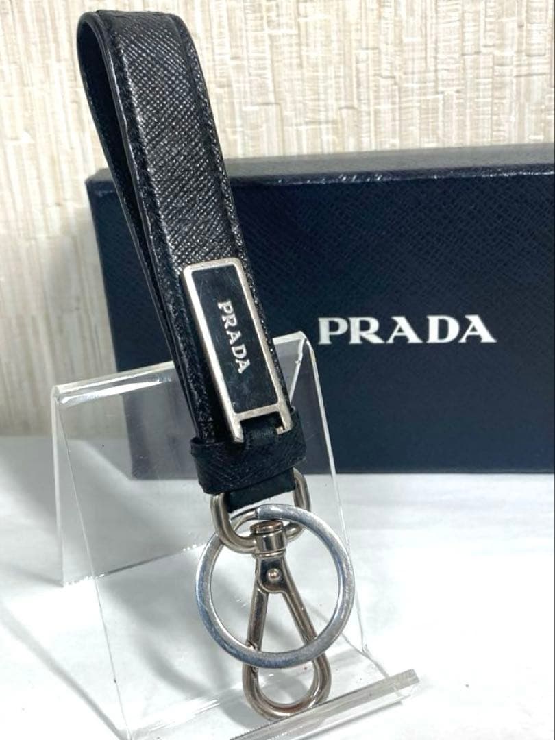 PRADA プラダ　サフィアーノ　シルバー金具　キーホルダー　キーリング